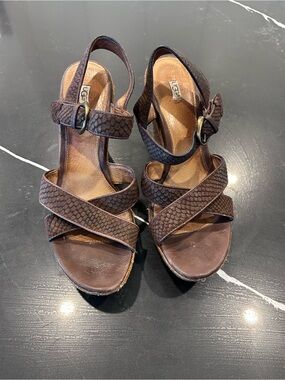 UGG Brown Leather Cork Wedge Platform Sandals Textured Strap Boho Comfort Chic